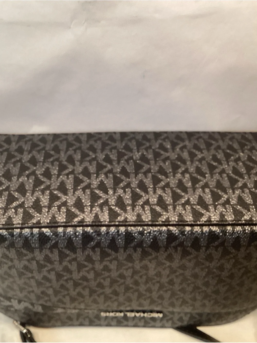 Michael Kors Black Jet Set Travel MD Dome Crossbody Bag Excellent Condition
